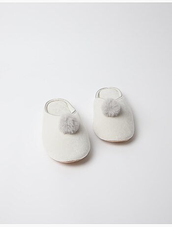 Zapatillas con pompones, mo fashion