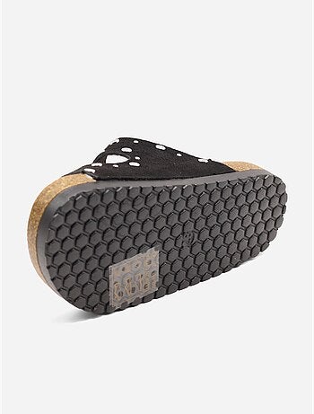 Zapatillas con tachuelas