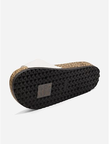 Zapatillas con tiras