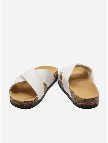 Zapatillas con tiras cruzadas