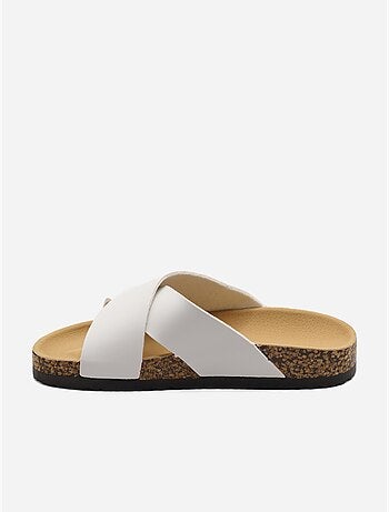 Zapatillas con tiras cruzadas