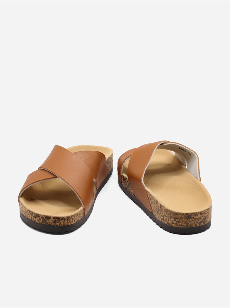 Zapatillas con tiras cruzadas Camel - Kiabi