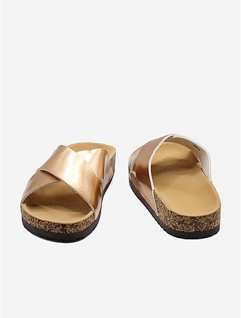 Zapatillas con tiras cruzadas