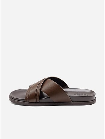 Zapatillas con tiras cruzadas