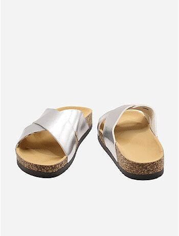 Zapatillas con tiras cruzadas