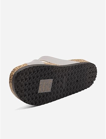 Zapatillas con tiras cruzadas