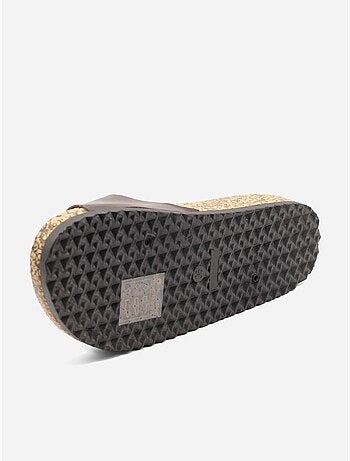 Zapatillas con tiras