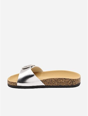 Zapatillas con tiras