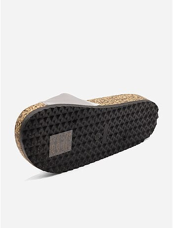 Zapatillas con tiras