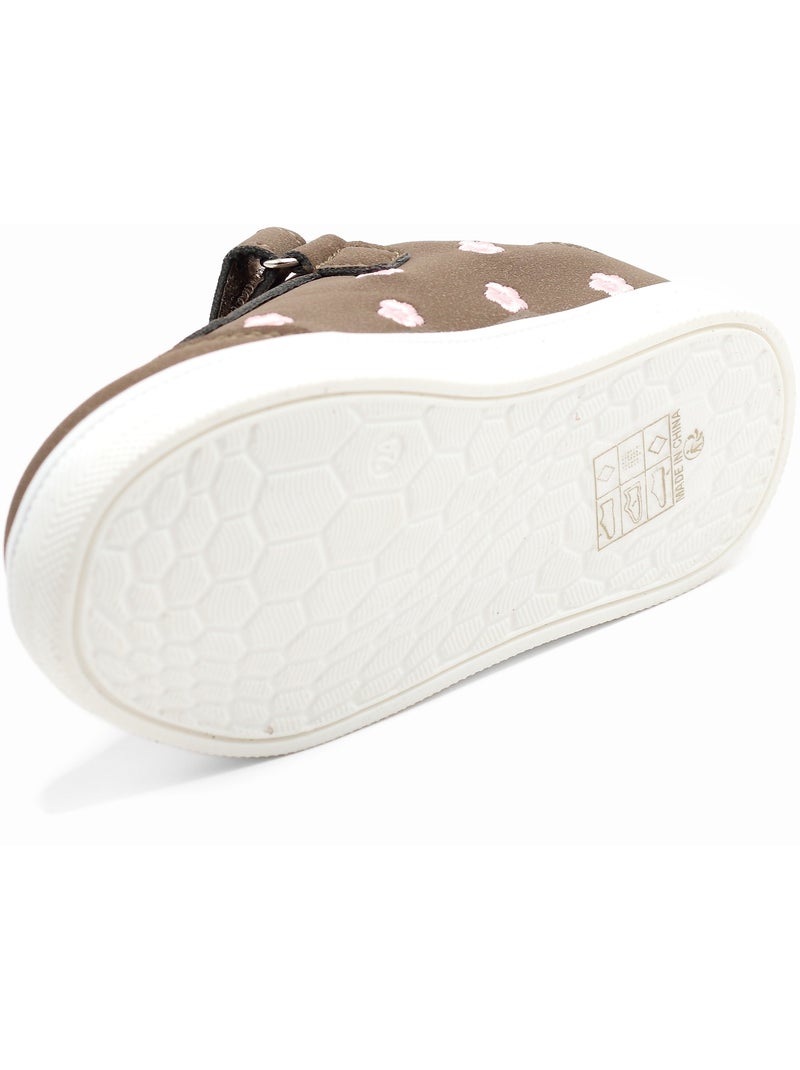 Zapatillas con velcro Marrón - Kiabi