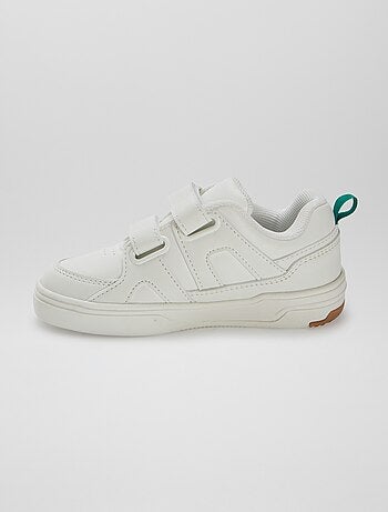Zapatillas con velcros de estilo deportivo