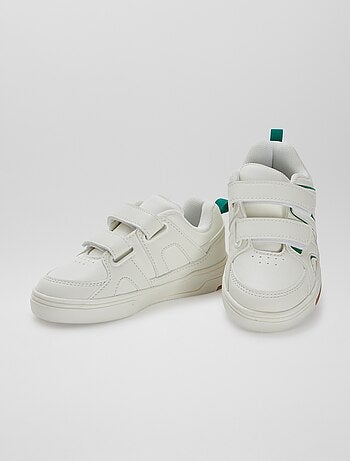 Zapatillas con velcros de estilo deportivo