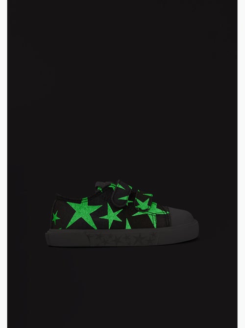 Zapatillas conguitos estampado estrellas bebés - Kiabi Zapatillas conguitos estampado estrellas bebés - Kiabi