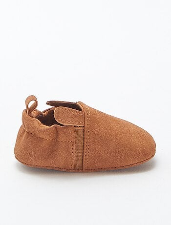 Zapatillas de antelina con orejitas con relieve