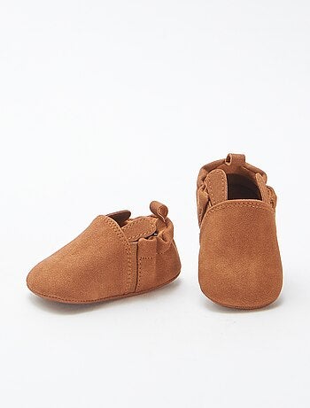 Zapatillas de antelina con orejitas con relieve