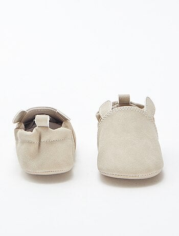 Zapatillas de antelina con orejitas con relieve