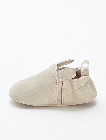 Zapatillas de antelina con orejitas con relieve