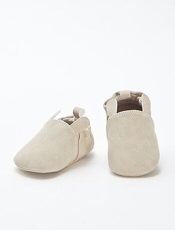Zapatillas de antelina con orejitas con relieve