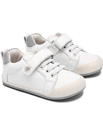 Zapatillas de bebé casual respetuosas grises