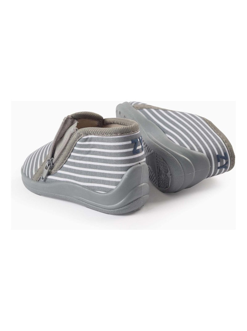 Zapatillas de casa a rayas con cremallera Gris - Kiabi