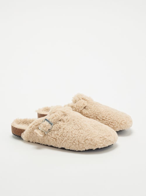 Zapatillas de casa con efecto borreguito y hebilla - Kiabi Zapatillas de casa con efecto borreguito y hebilla - Kiabi