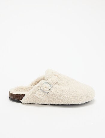 Zapatillas de casa con efecto borreguito y hebilla