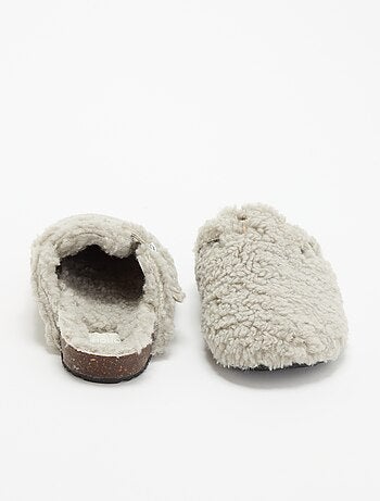 Zapatillas de casa con efecto borreguito y hebilla
