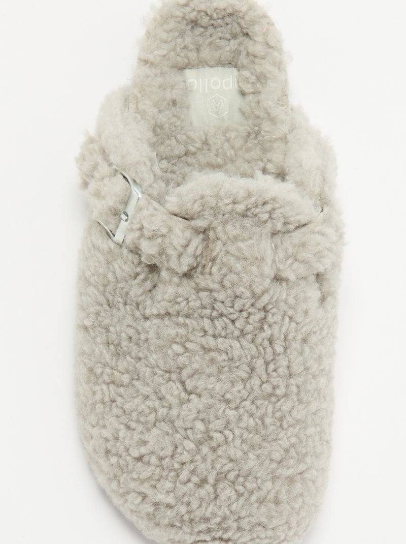 Zapatillas de casa con efecto borreguito y hebilla Gris - Kiabi