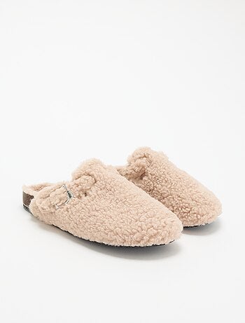 Zapatillas de casa con efecto borreguito y hebilla