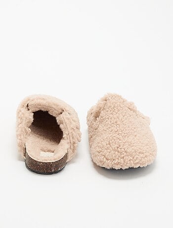Zapatillas de casa con efecto borreguito y hebilla