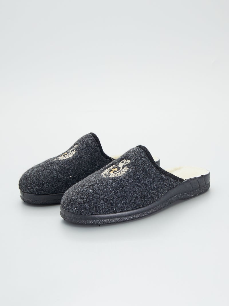 Zapatillas de casa con escudo gris - Kiabi
