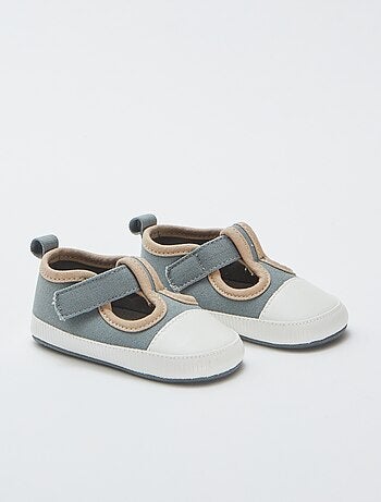 Zapatillas de casa estilo deportivas de tela