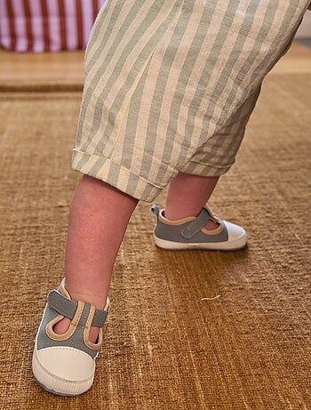 Zapatillas de casa estilo deportivas de tela