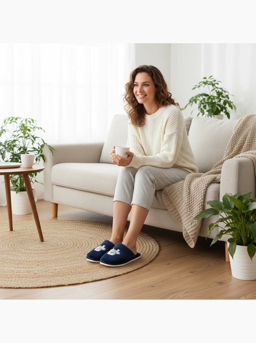 Zapatillas de casa mujer abiertas ozabi, peluche sintética, reno bordado - Kiabi Zapatillas de casa mujer abiertas ozabi, peluche sintética, reno bordado - Kiabi