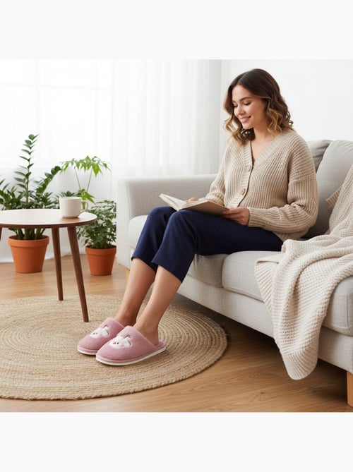 Zapatillas de casa mujer abiertas ozabi, peluche sintética, reno bordado - Kiabi Zapatillas de casa mujer abiertas ozabi, peluche sintética, reno bordado - Kiabi