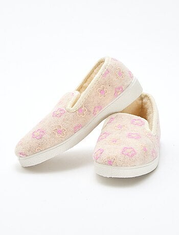 Zapatillas de estar por casa con motivo de flores bordadas