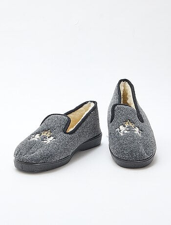 Zapatillas de estar por casa forradas con bordes en contraste