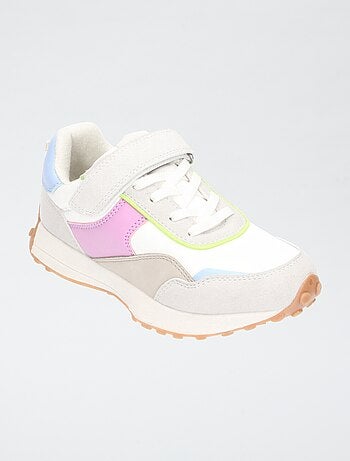 Zapatillas de malla con apertura de cordones y velcro