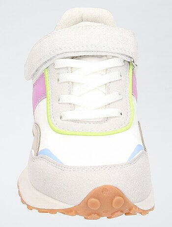 Zapatillas de malla con apertura de cordones y velcro
