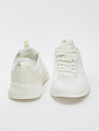 Zapatillas de malla tipo running con cordones