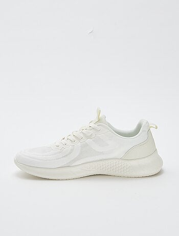 Zapatillas de malla tipo running con cordones