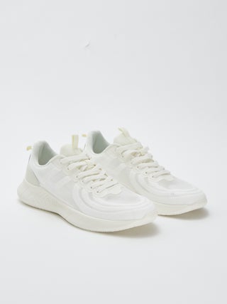 Zapatillas de malla tipo running con cordones