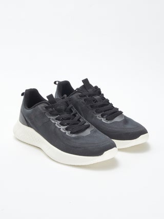 Zapatillas de malla tipo running con cordones