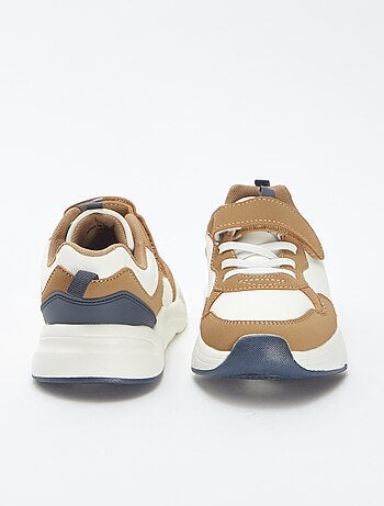 Zapatillas de running con velcros y cordones elásticos