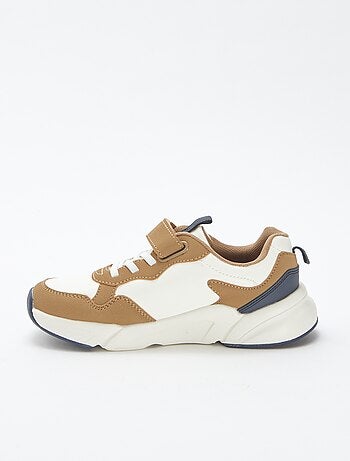 Zapatillas de running con velcros y cordones elásticos