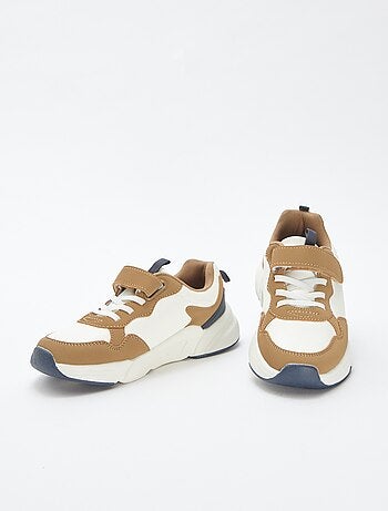 Zapatillas de running con velcros y cordones elásticos