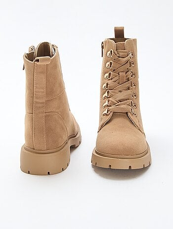 Zapatillas de trekking con ojales dorados