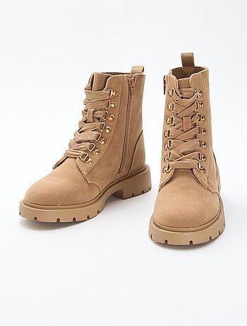 Zapatillas de trekking con ojales dorados