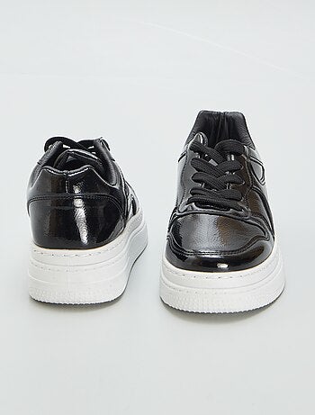 Zapatillas deportivas acharoladas con suela gruesa