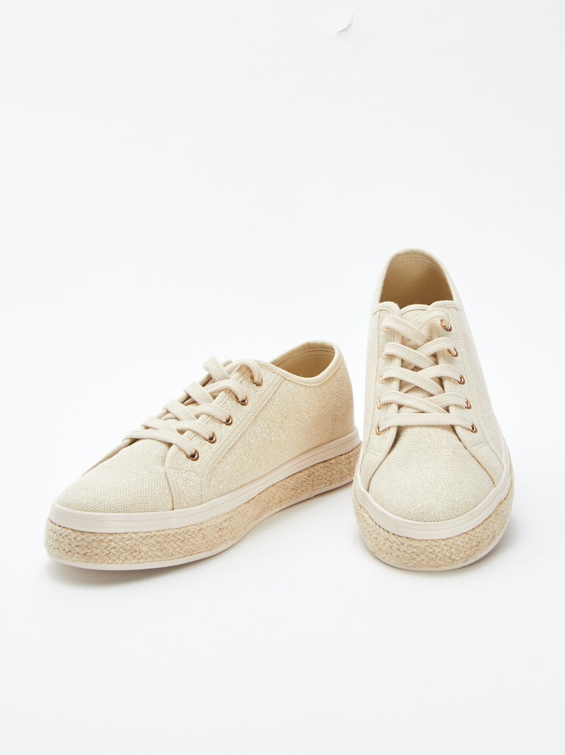 Zapatillas deportivas bajas brillantes con cordones beige - Kiabi